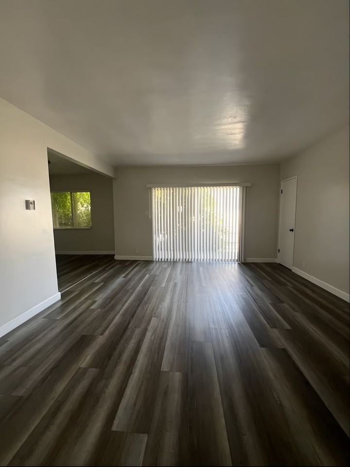 111 W Ellis Avenue - Photo 2 of 9