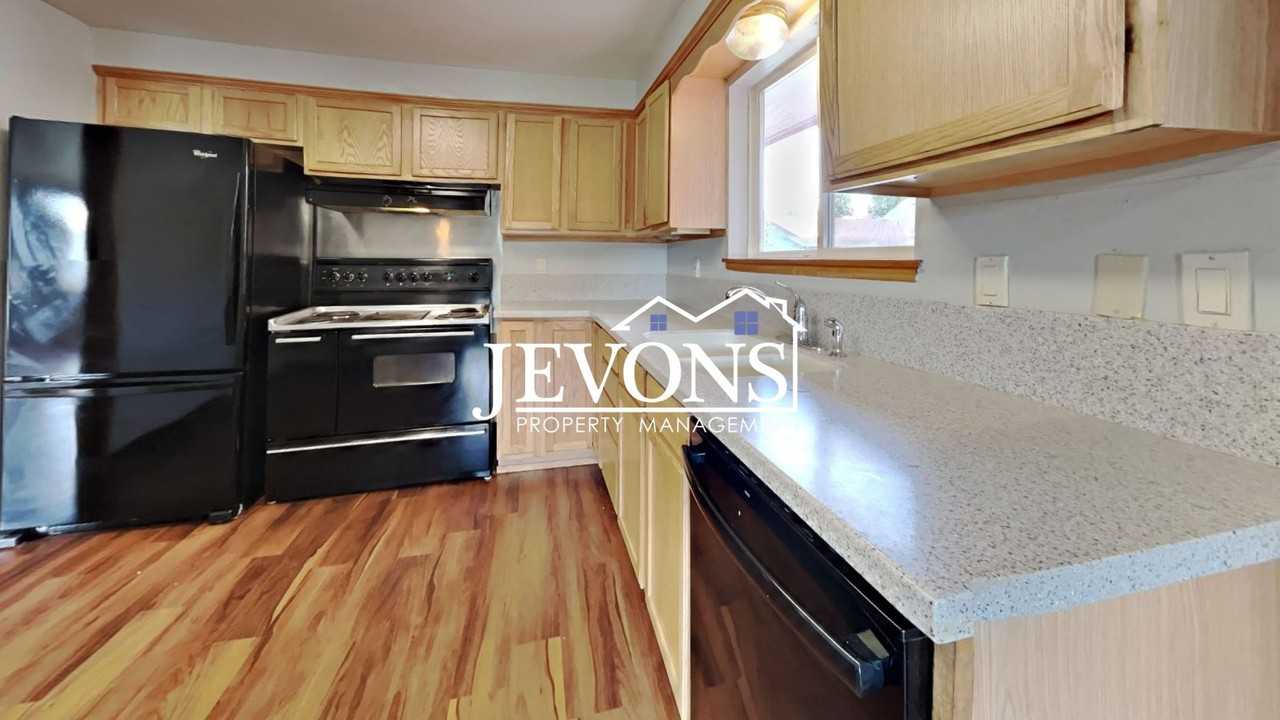 223 S 79th St - Photo 6 of 50