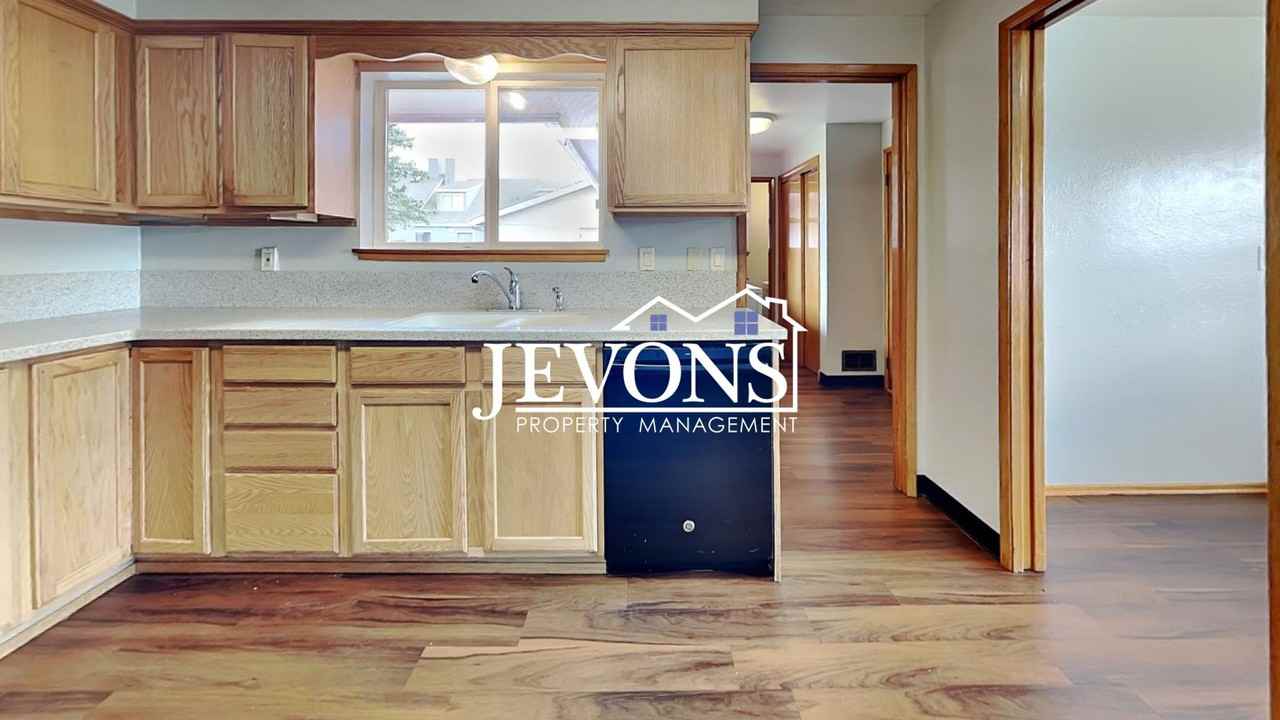 223 S 79th St - Photo 4 of 50