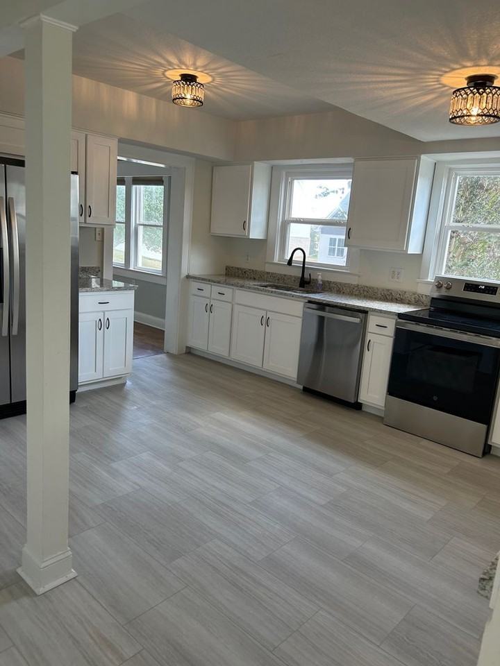 1211 Circle Dr - Photo 3 of 28