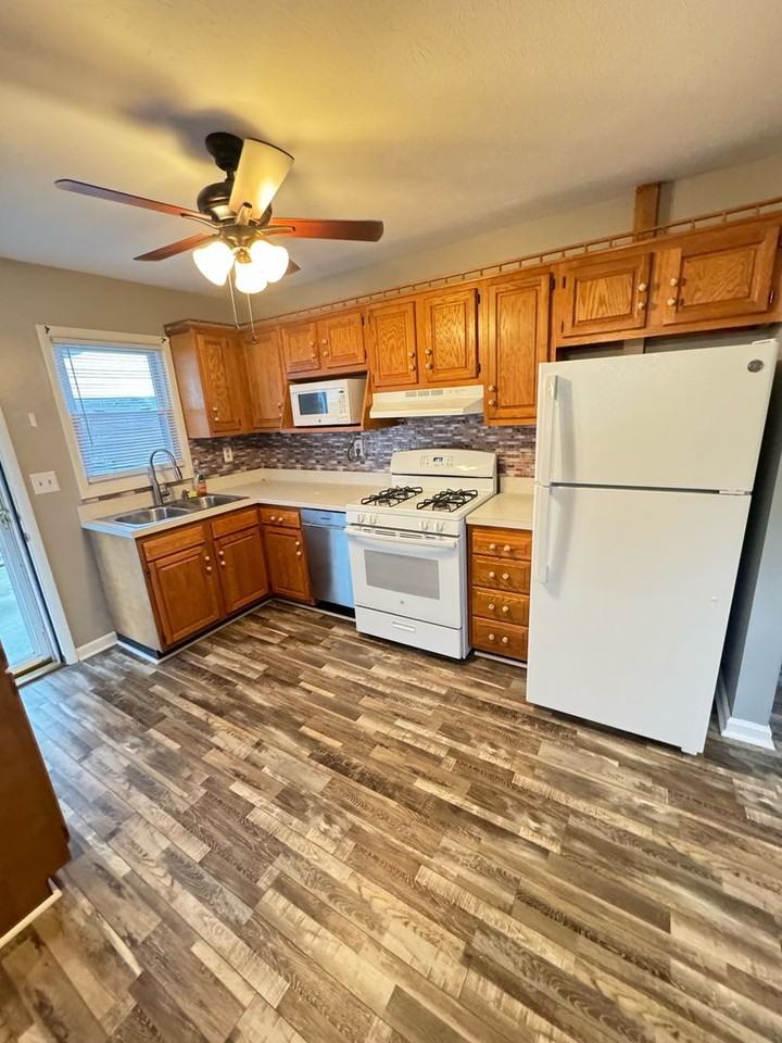 6810 Barfield Rd - Photo 4 of 16