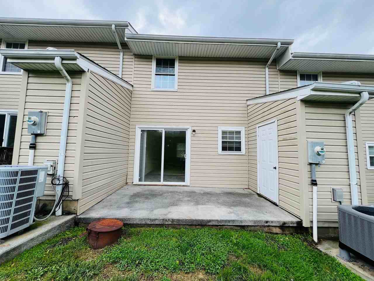 319 New Kent Rd - Photo 6 of 15