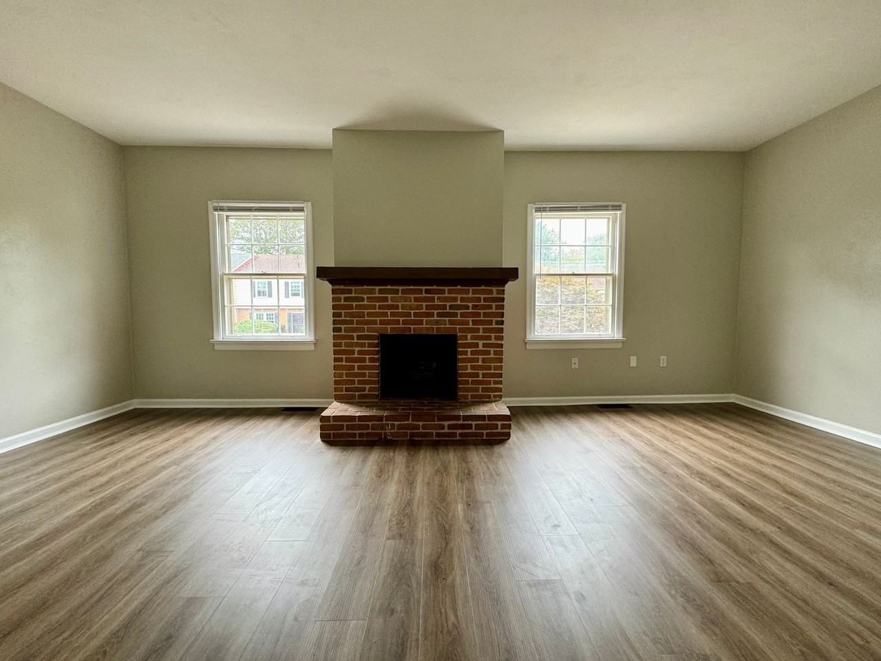 802 Cambridge Rd - Photo 6 of 20