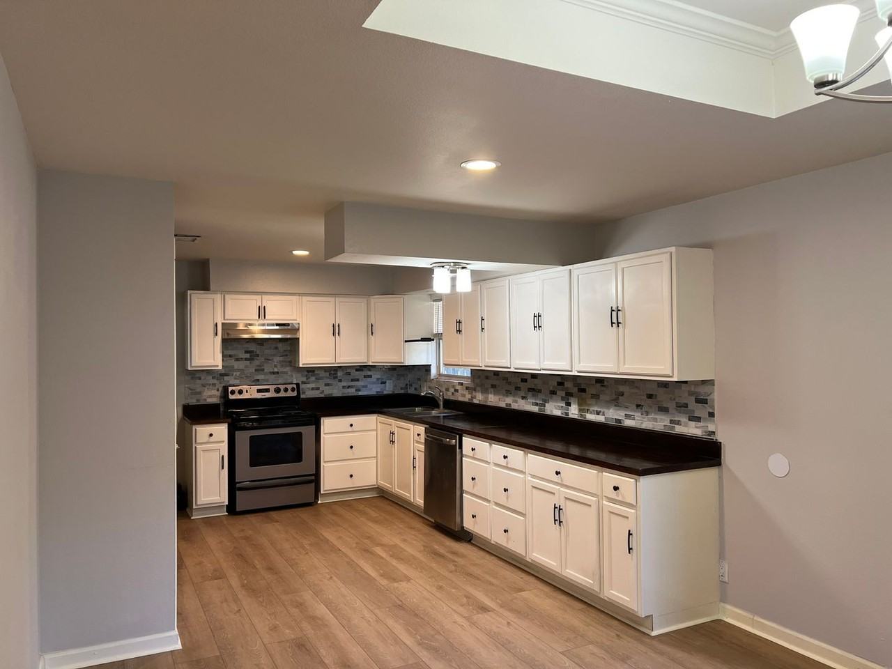 9 Las Flores Dr - Photo 3 of 11