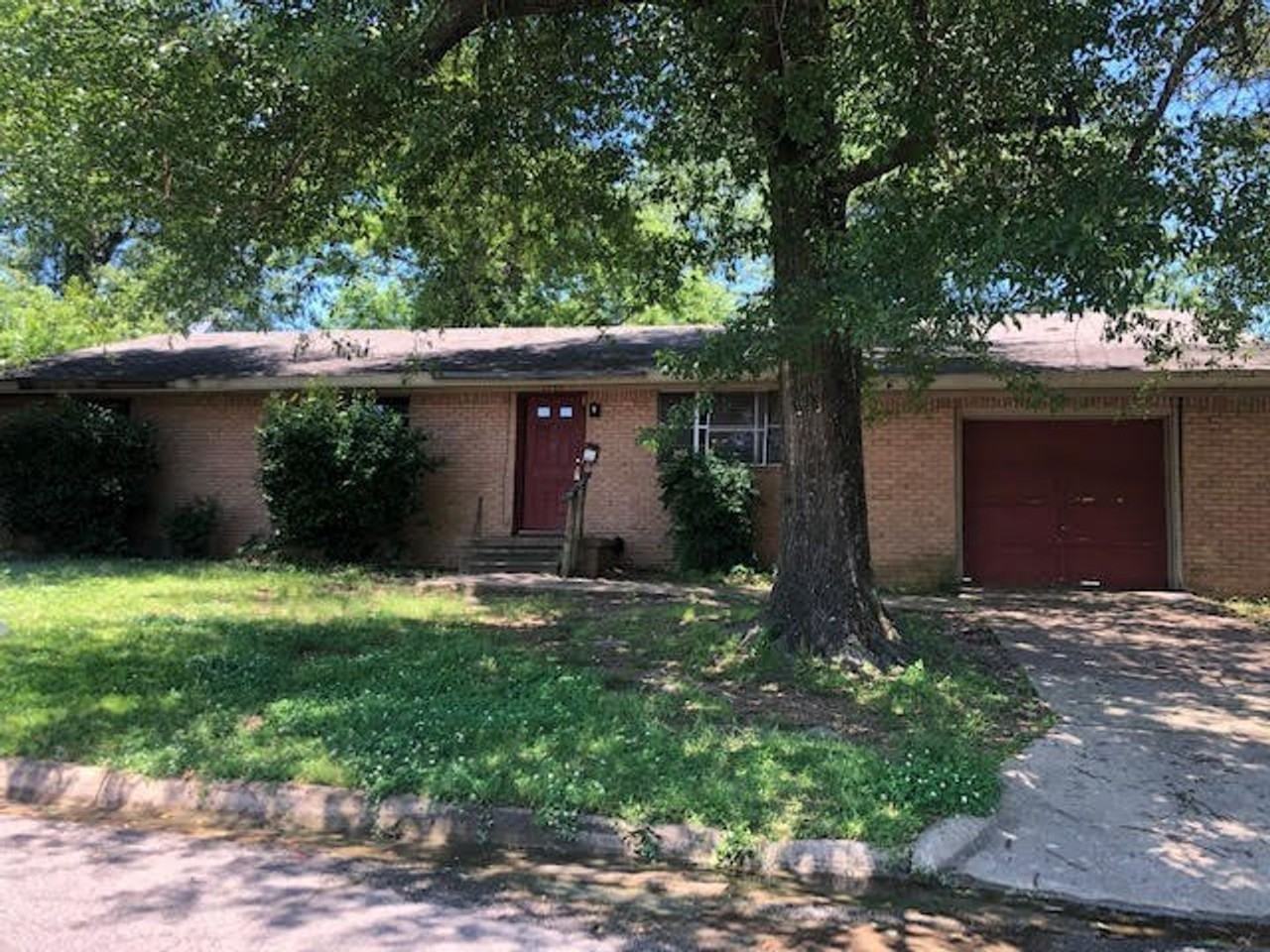1295 E Houston St - Photo 2 of 12