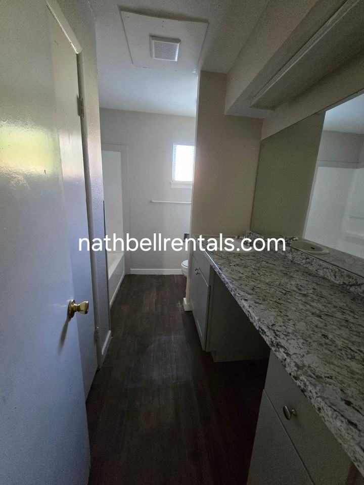 1295 E Houston St - Photo 3 of 12