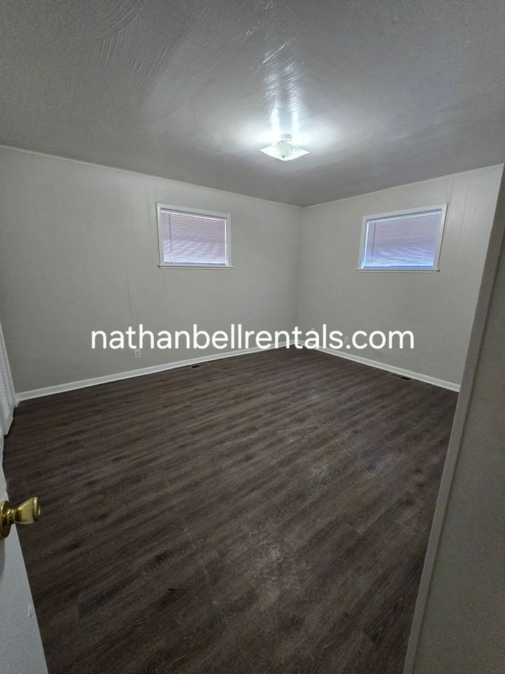 1295 E Houston St - Photo 4 of 12