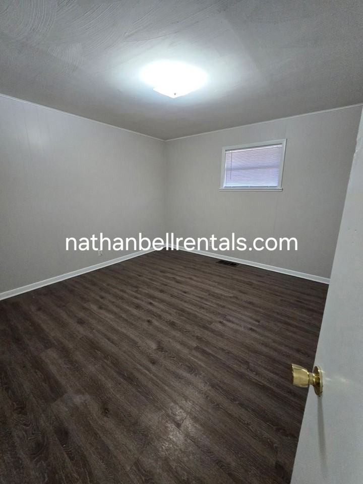 1295 E Houston St - Photo 5 of 12