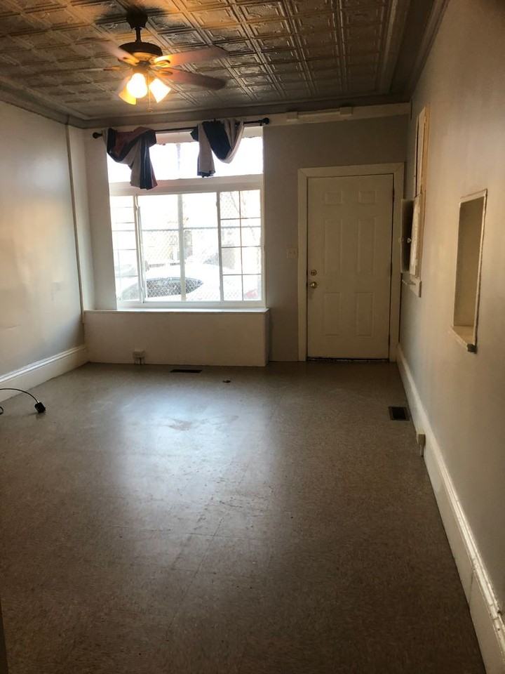 344 S Queen St. - Photo 3 of 8