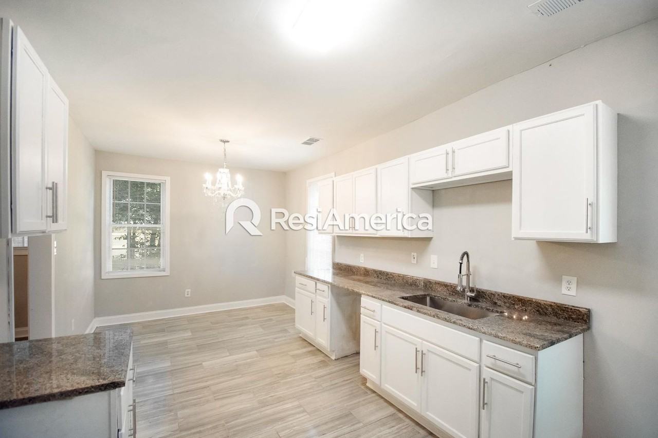 1640 Glenview Ave - Photo 7 of 17