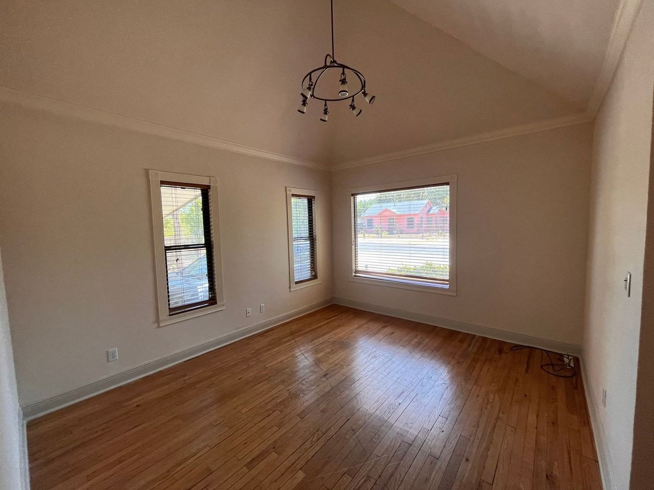 1410 W 51st St - Photo 4 of 24