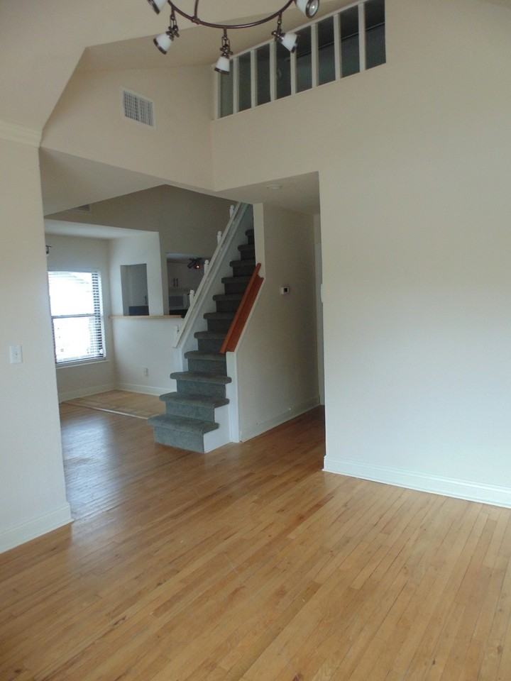 1410 W 51st St - Photo 6 of 24