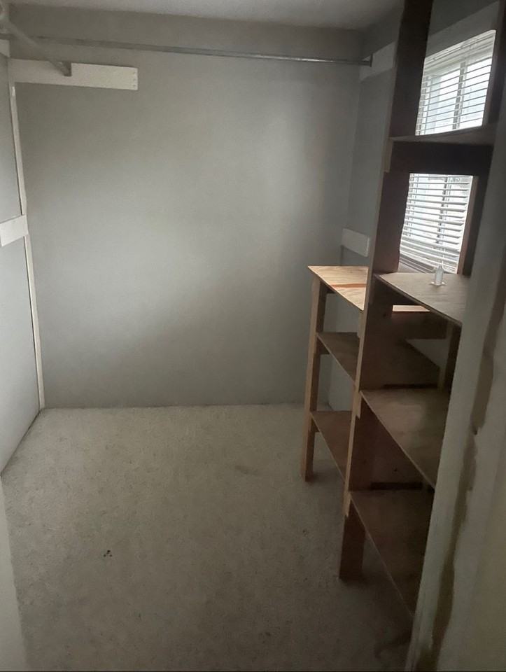 205 N Boggess Ave - Photo 2 of 8