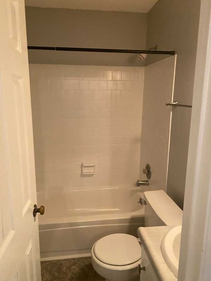 604 Oak St - Photo 2 of 17