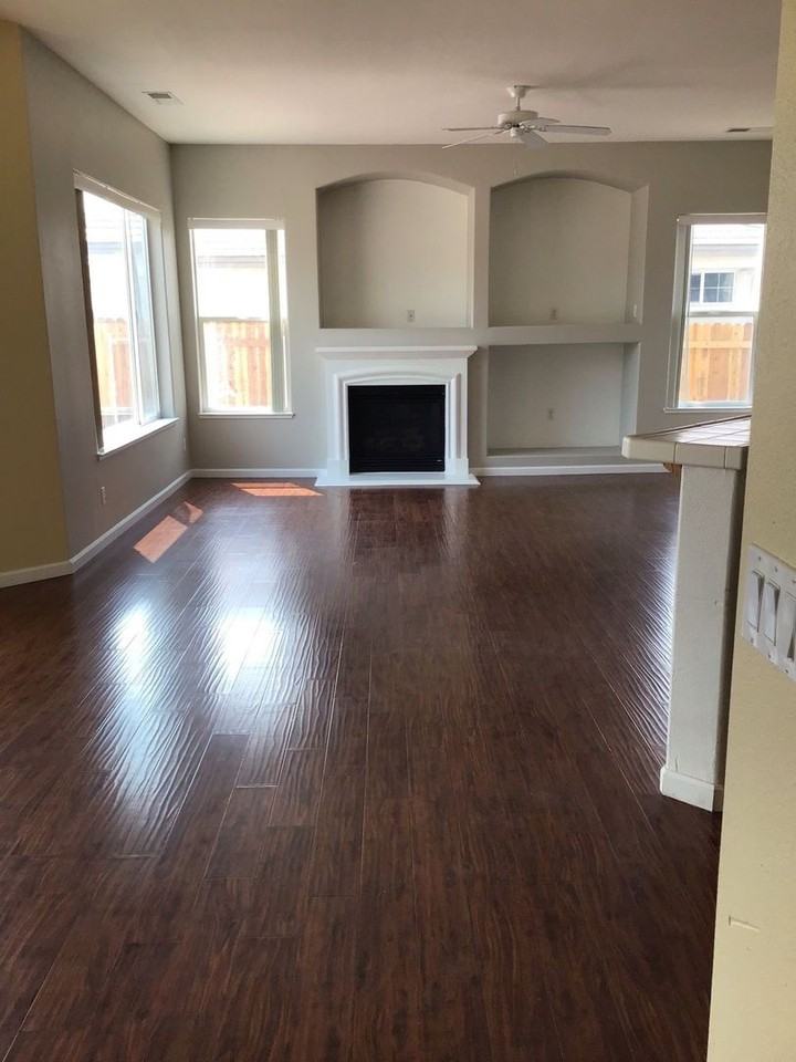 1487 Riverpark Pkwy - Photo 3 of 6