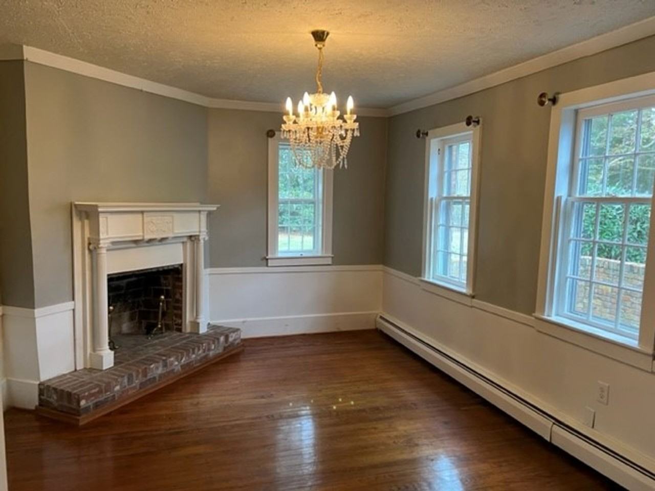 704 Kings Grant Rd - Photo 7 of 37