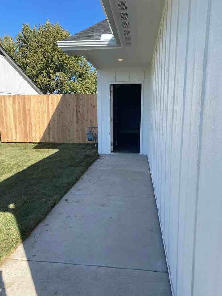 4610 S Kessler Cir - Photo 2 of 23