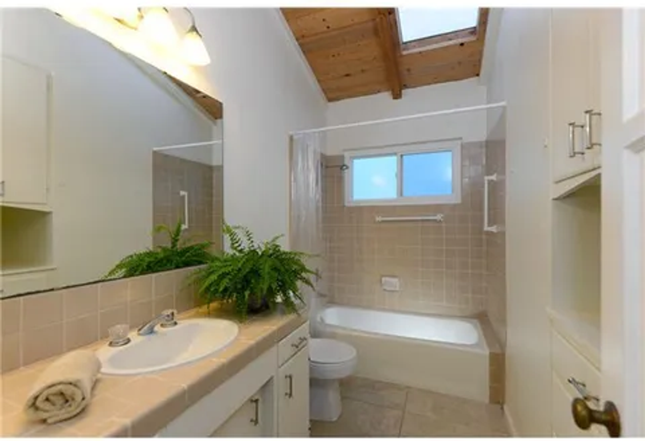 1249 Torrey Pines Rd - Photo 5 of 26