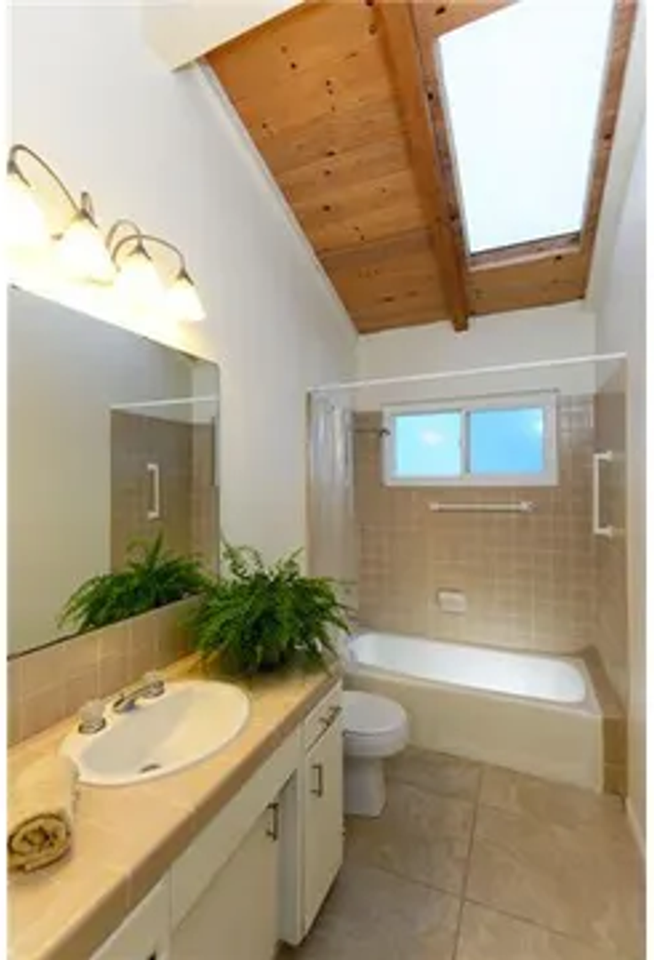 1249 Torrey Pines Rd - Photo 7 of 26