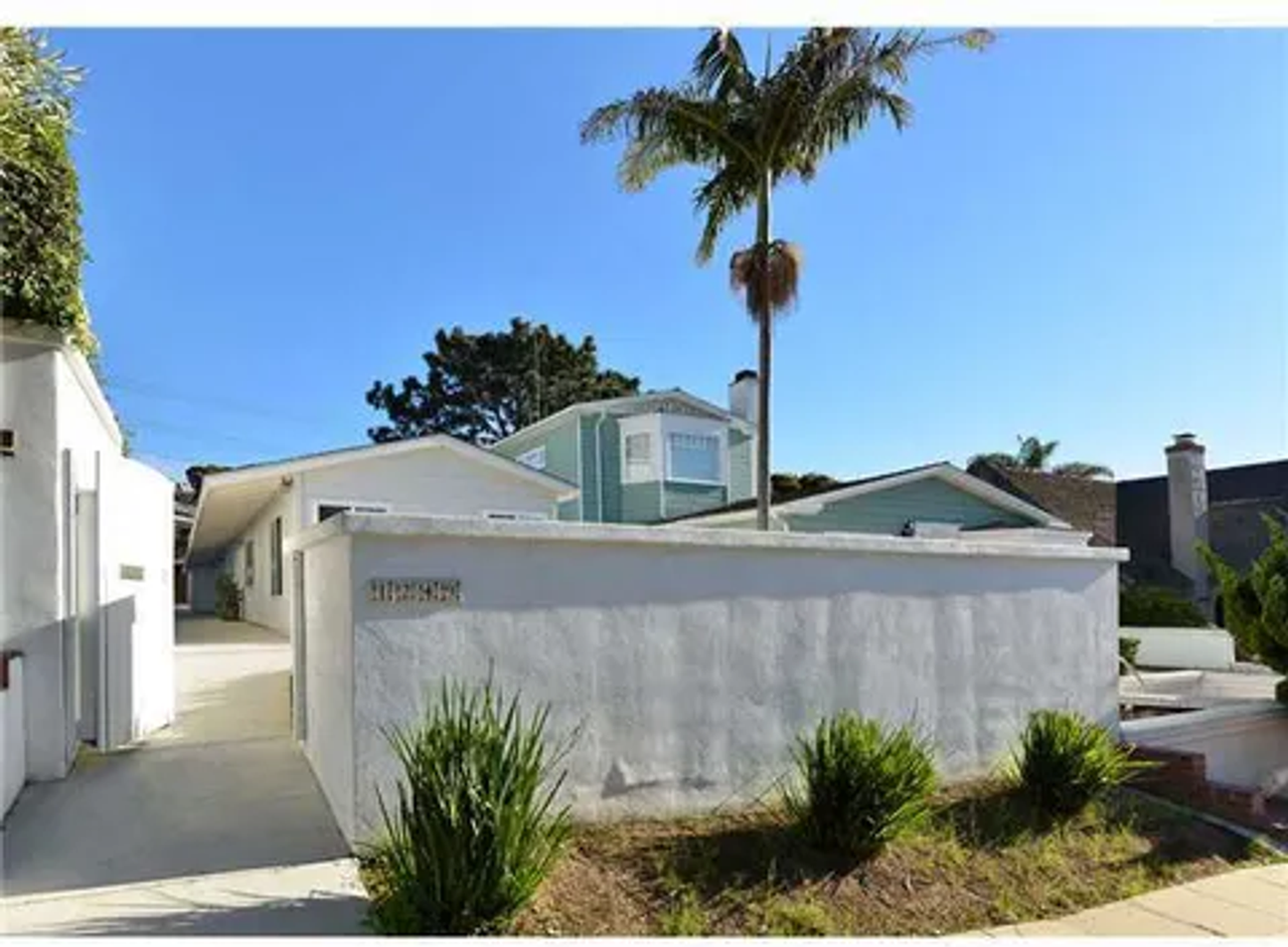 1249 Torrey Pines Rd - Photo 4 of 29