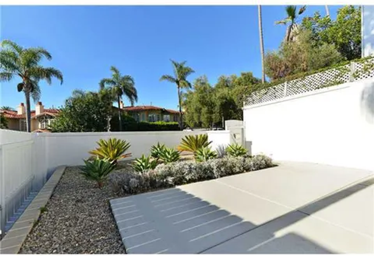 1249 Torrey Pines Rd - Photo 7 of 29