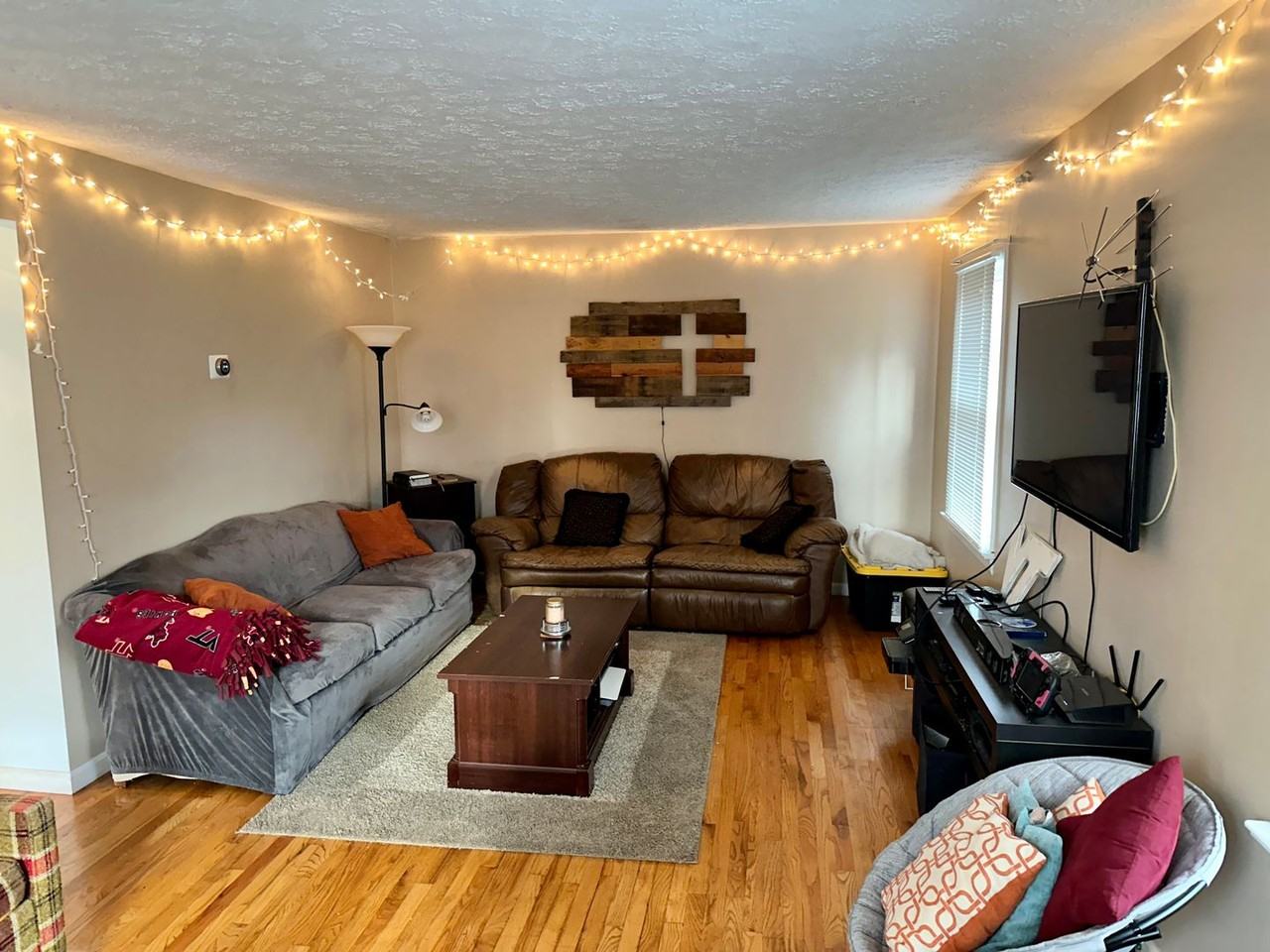 131 Huntington Ln - Photo 3 of 19