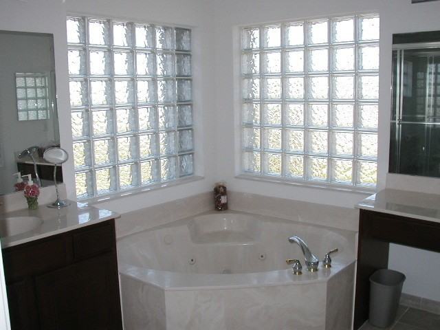 1263 Rosegate Blvd - Photo 3 of 9