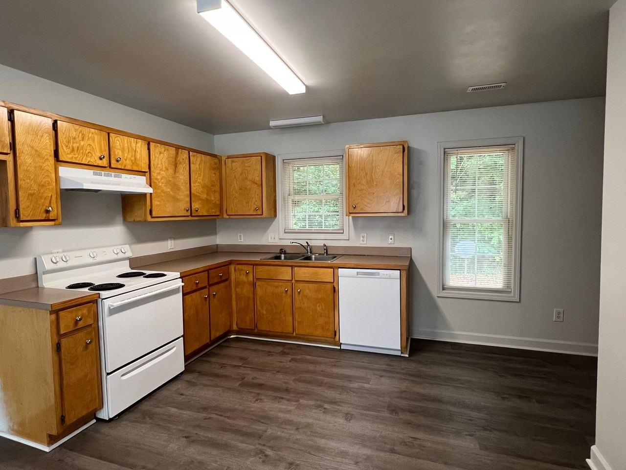 602-604 Acorn St - Photo 2 of 13