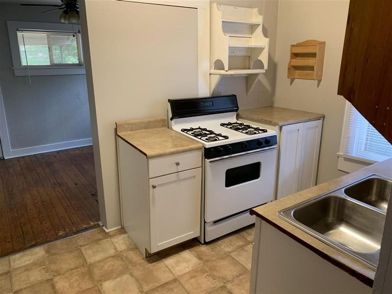 410 W 8th Ave - Photo 4 of 9