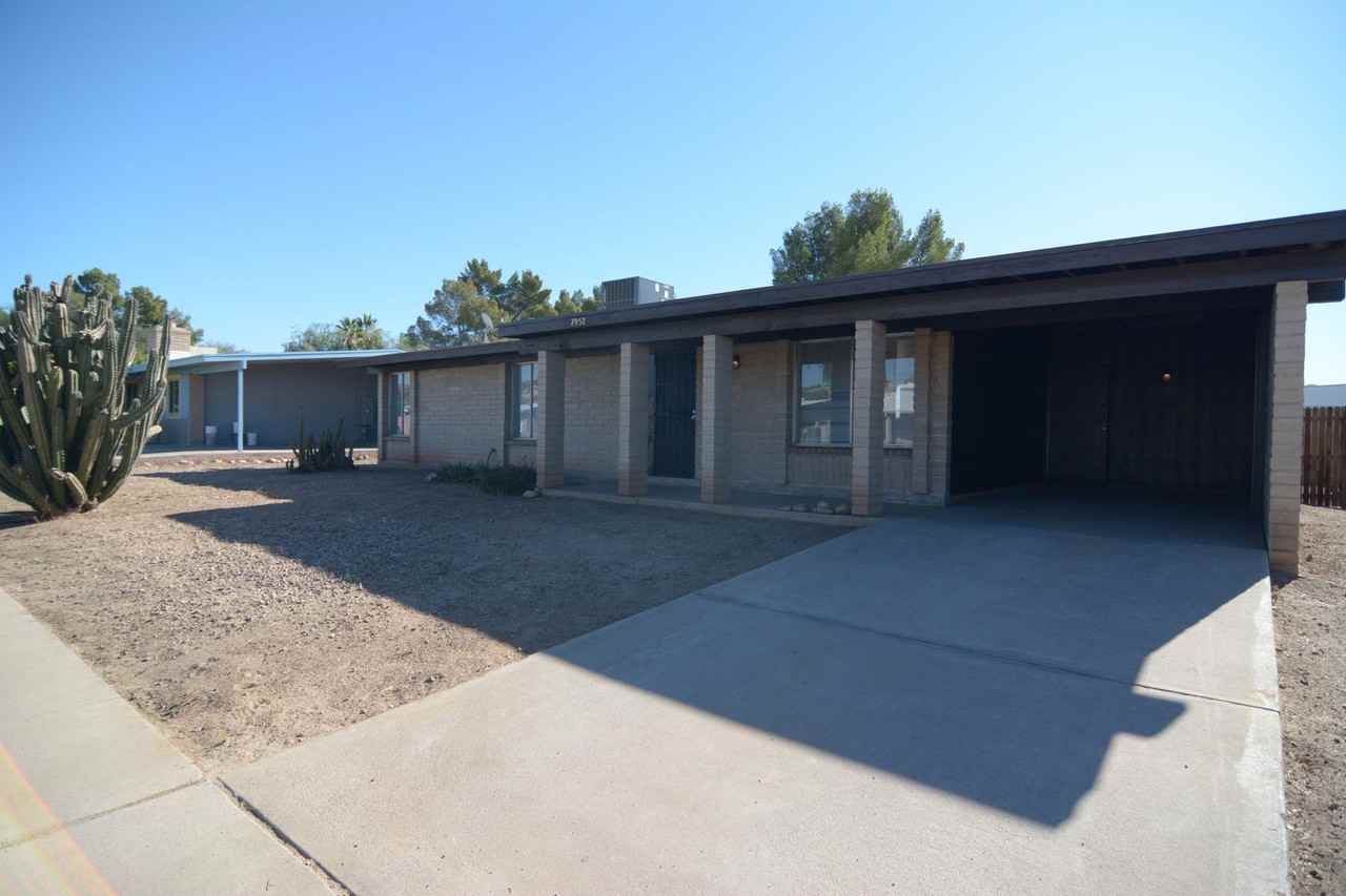 7952 N Jensen Dr - Photo 2 of 19