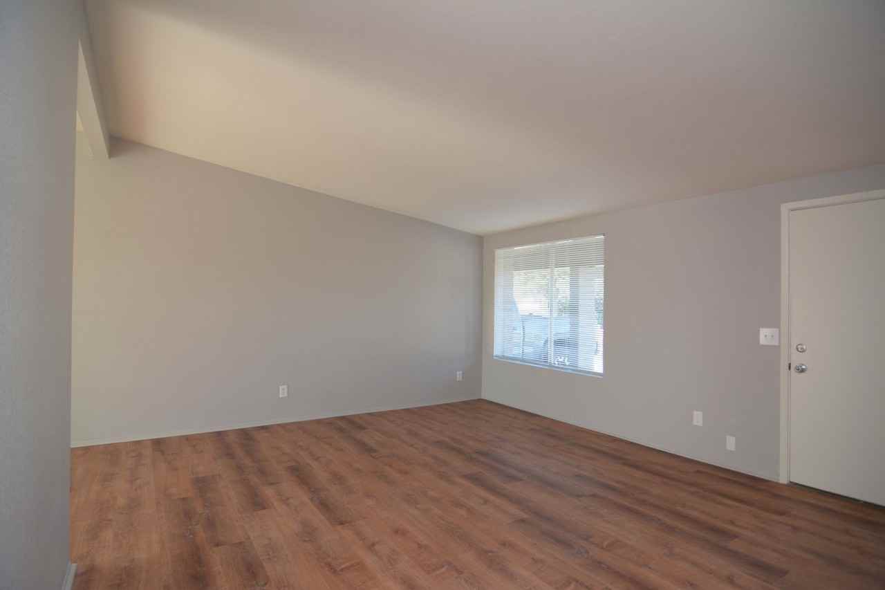 7952 N Jensen Dr - Photo 3 of 19