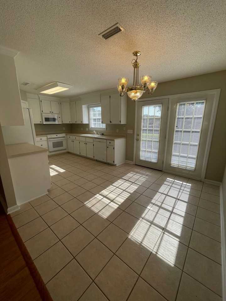 94 Fox Chase Dr - Photo 3 of 12