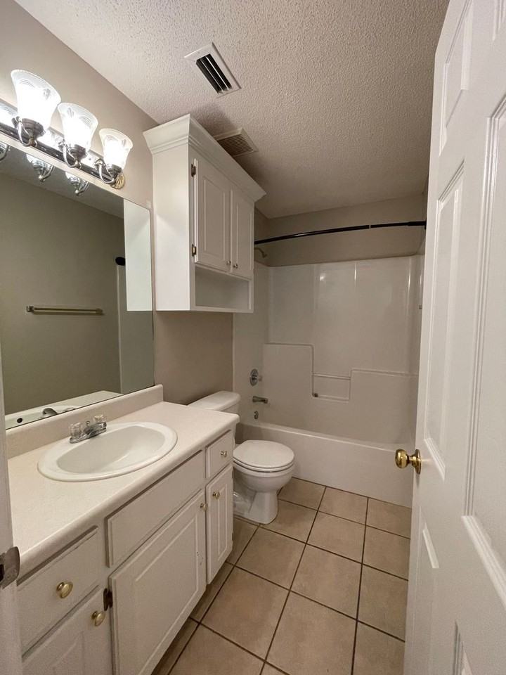 94 Fox Chase Dr - Photo 5 of 12