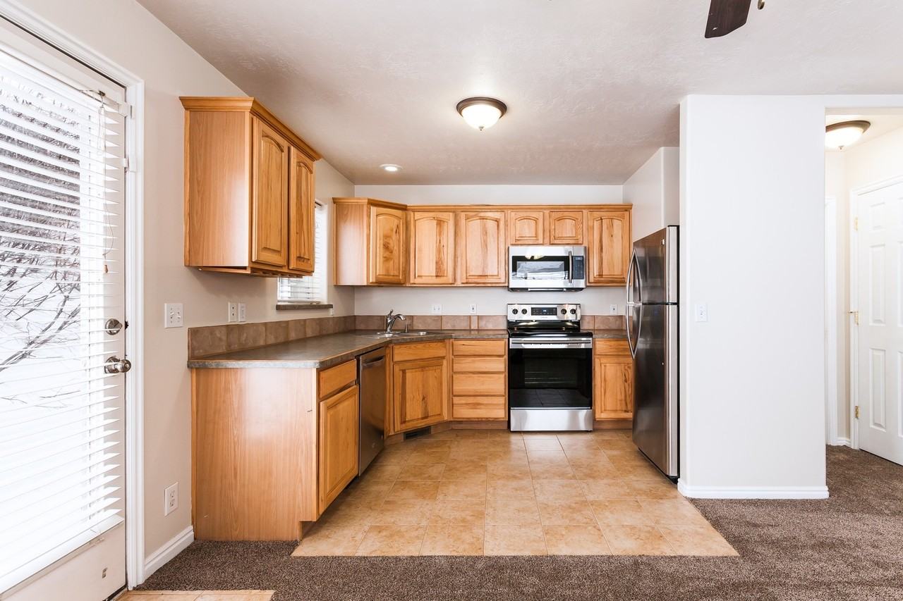 401 Aspen Dr - Photo 5 of 14