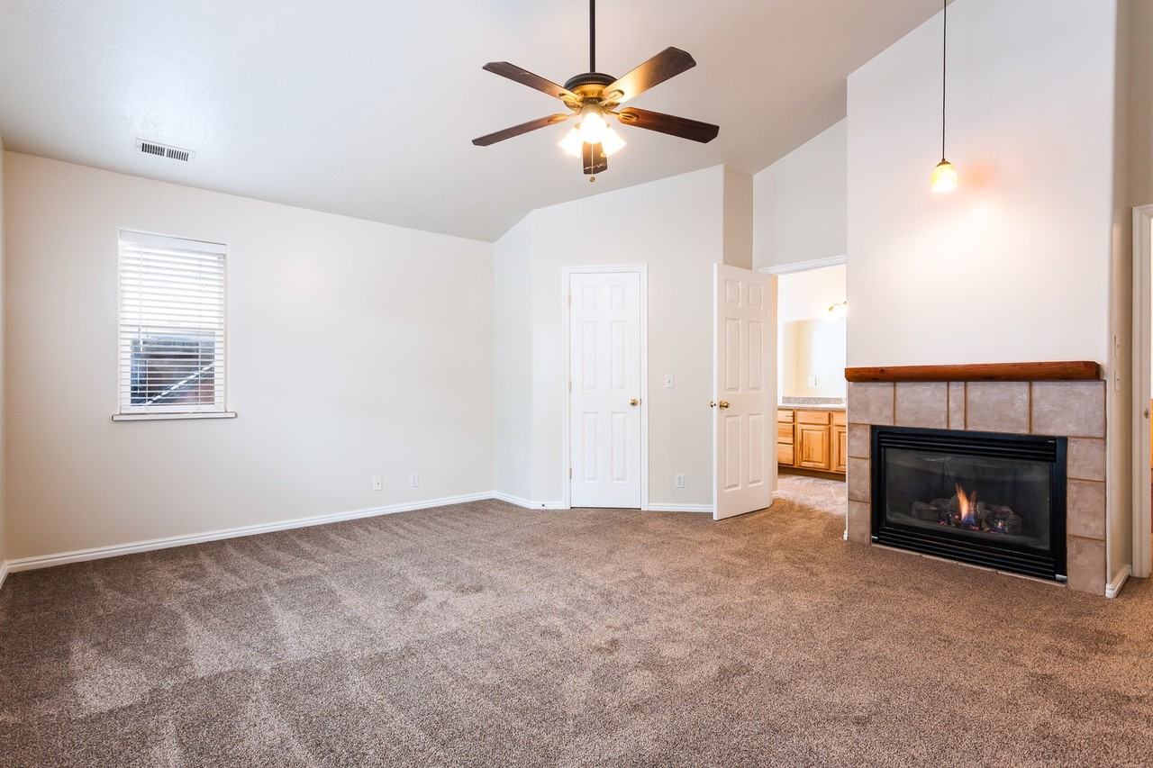 401 Aspen Dr - Photo 6 of 14
