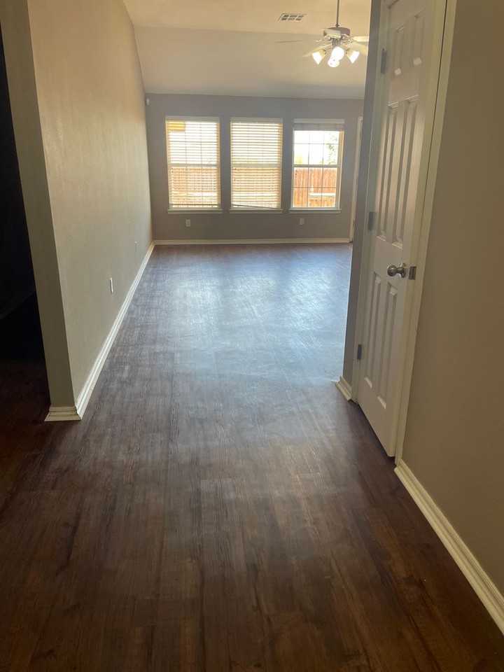 4404 Applegate Dr - Photo 3 of 21
