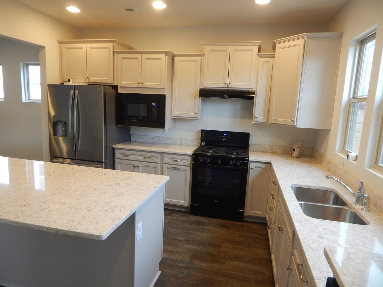 533 Lyrebird Ave - Photo 7 of 26