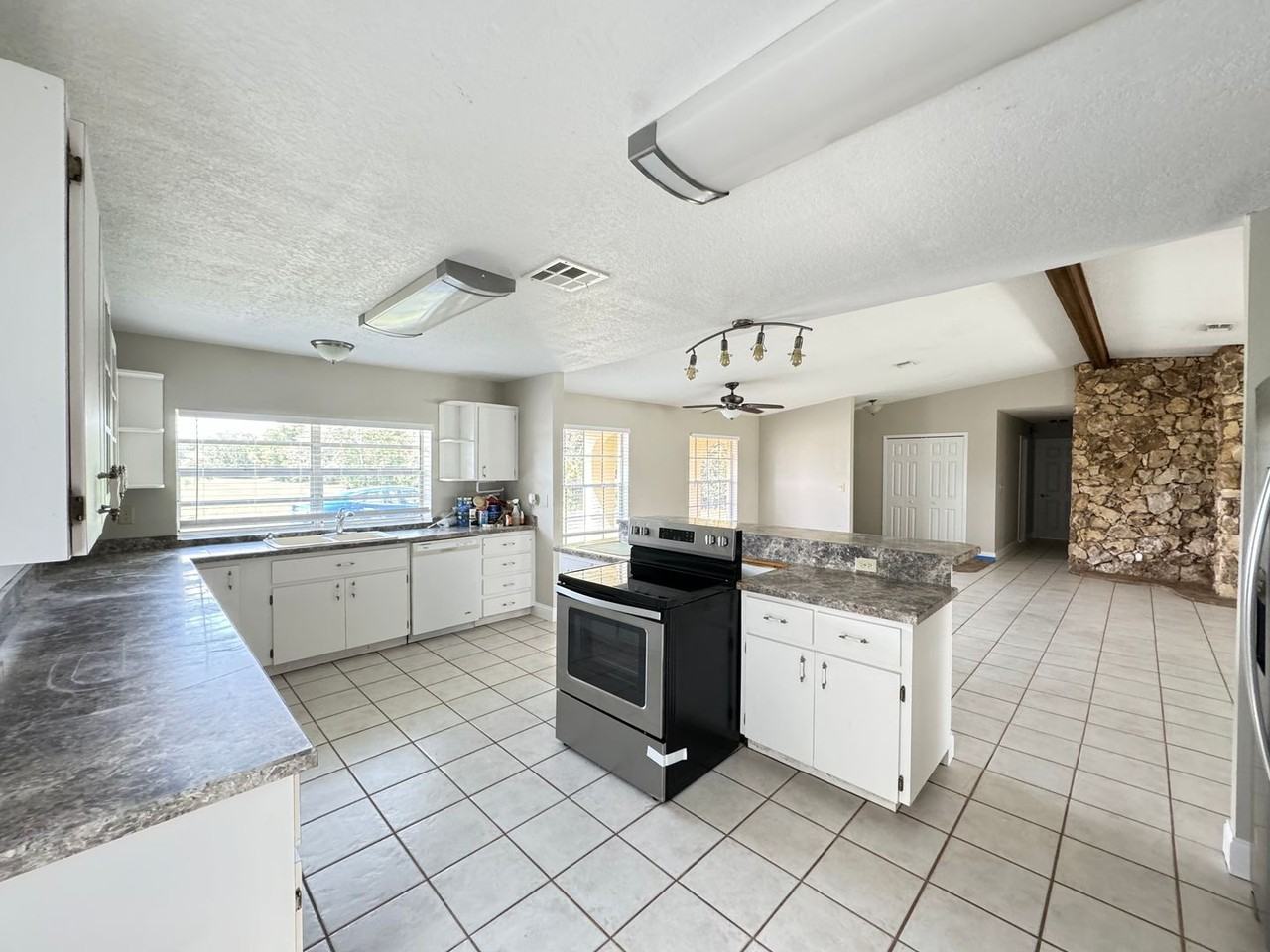 4213 Plymouth Sorrento Rd - Photo 6 of 19