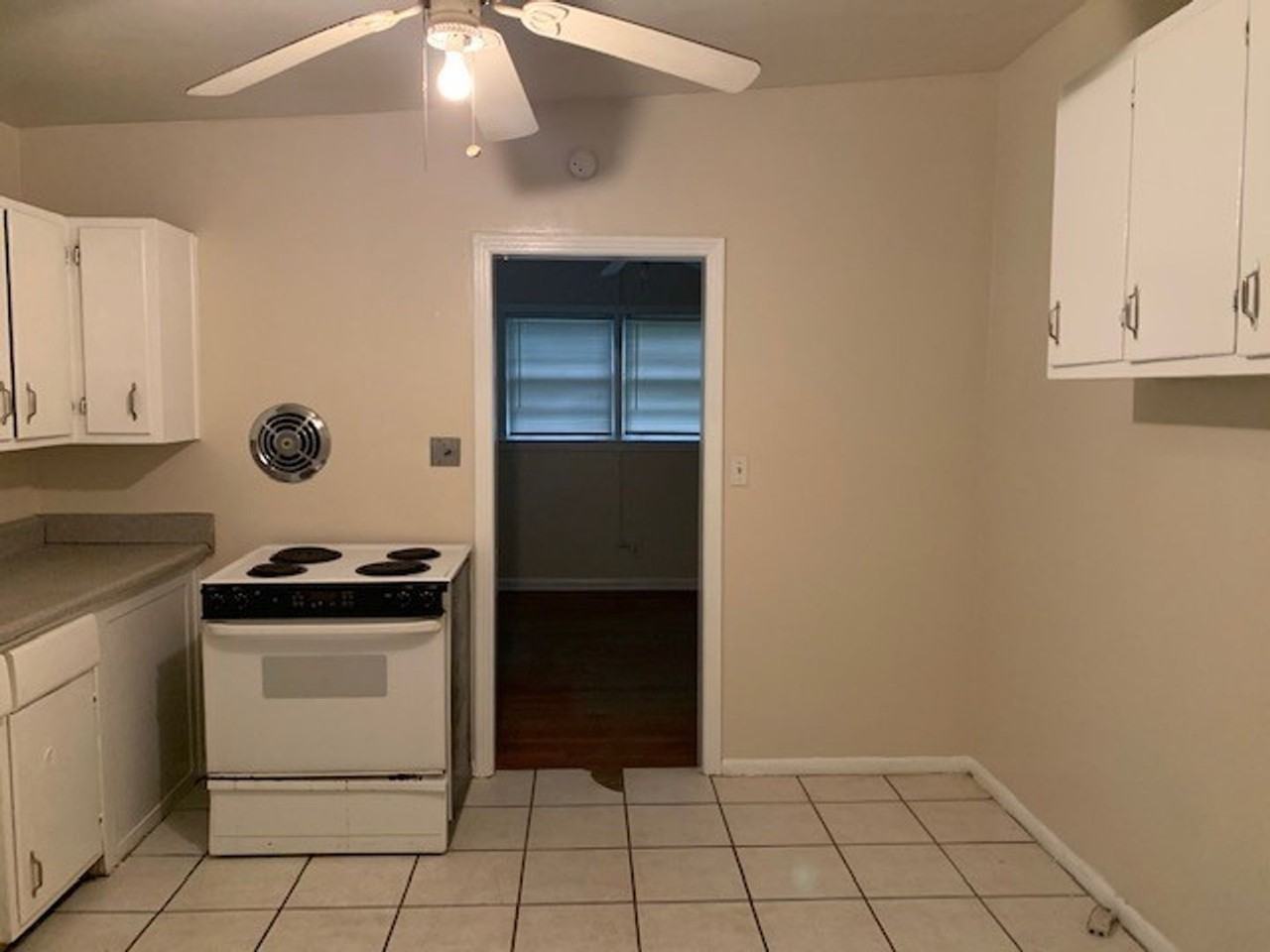 604 Kyle St - Photo 2 of 7