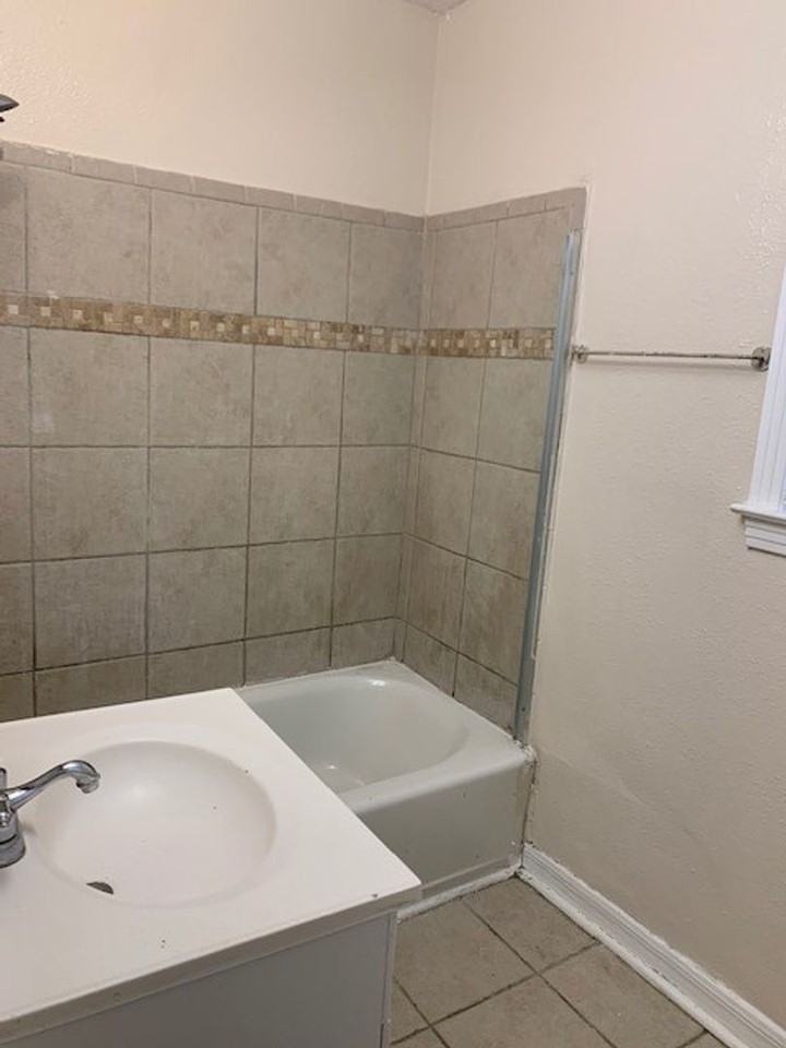604 Kyle St - Photo 6 of 7