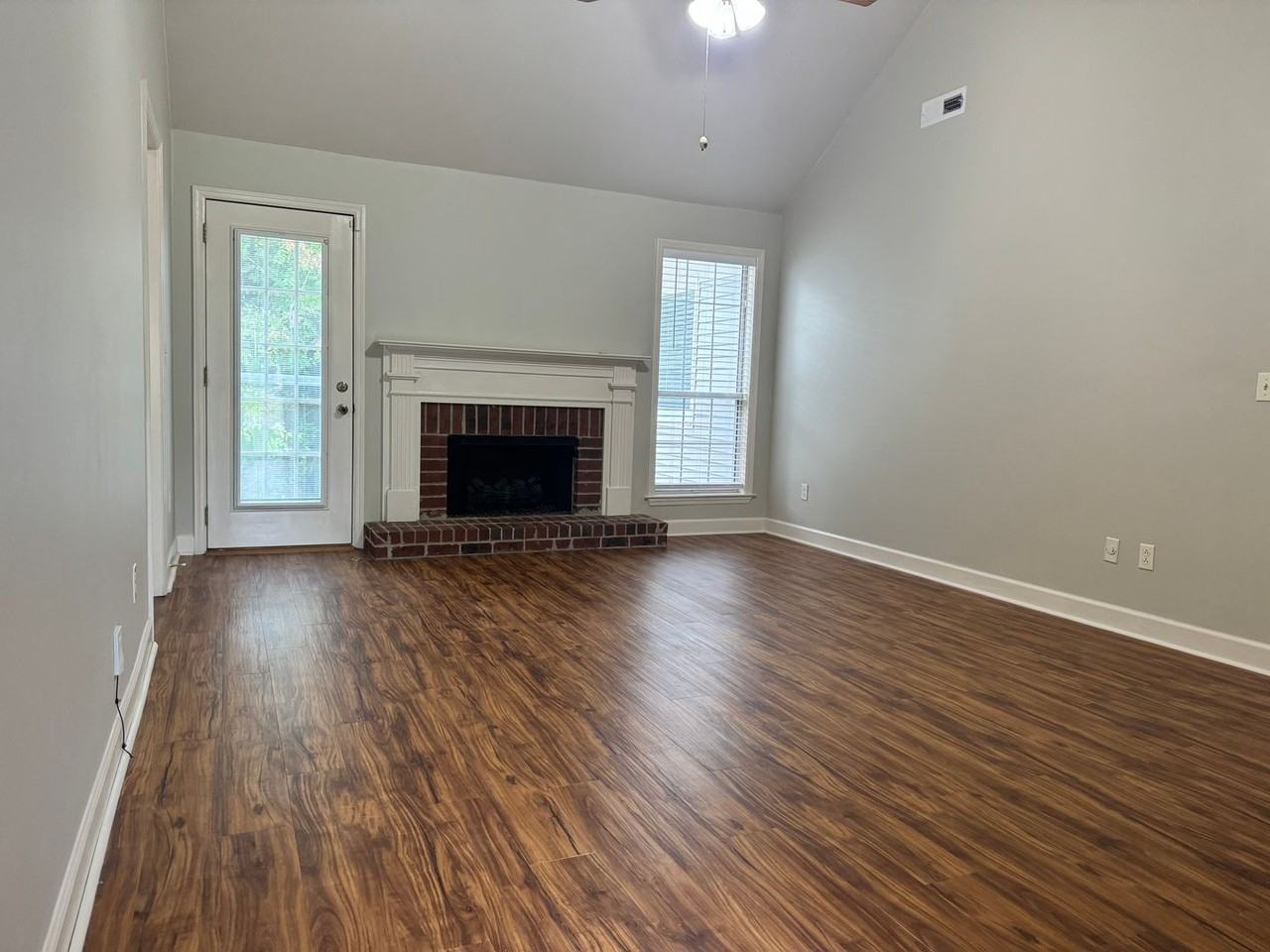 2868 Maple Cir - Photo 4 of 25