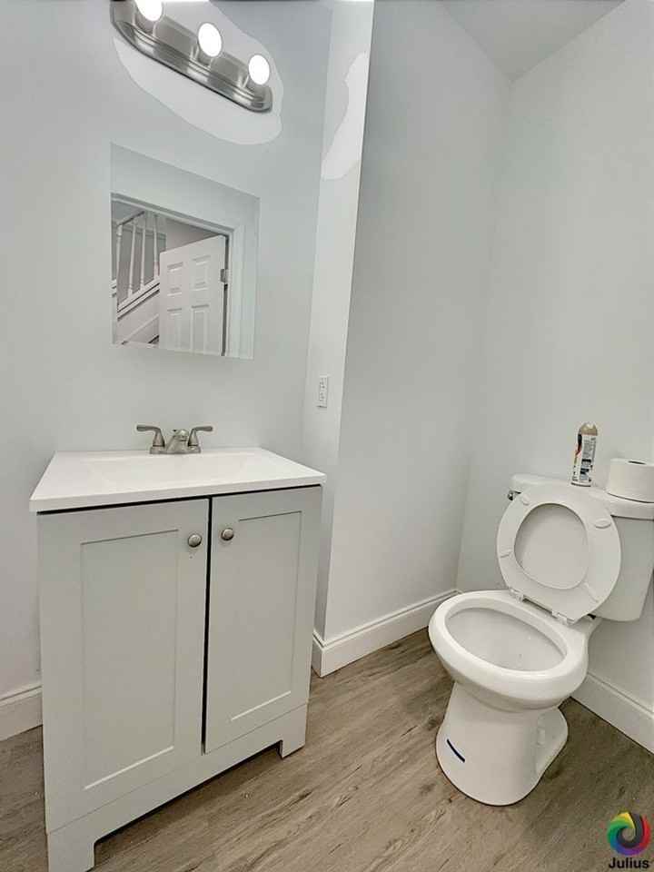 911 N Rose St - Photo 2 of 10