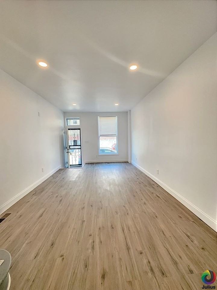 911 N Rose St - Photo 3 of 10