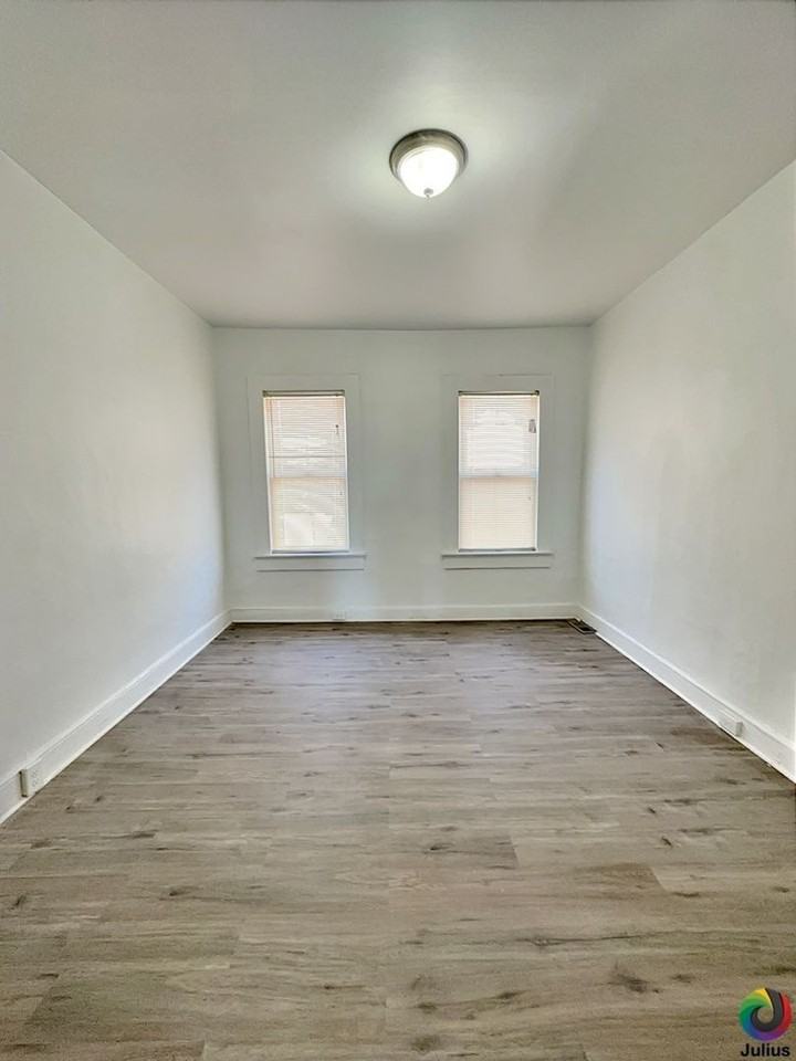 911 N Rose St - Photo 4 of 10