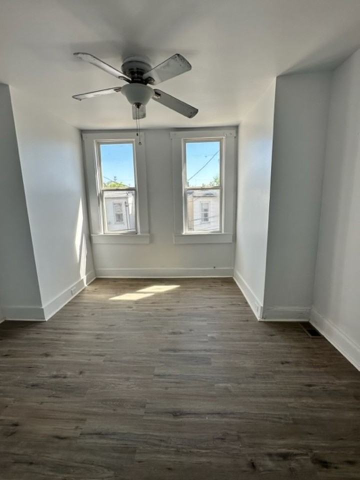 911 N Rose St - Photo 6 of 10