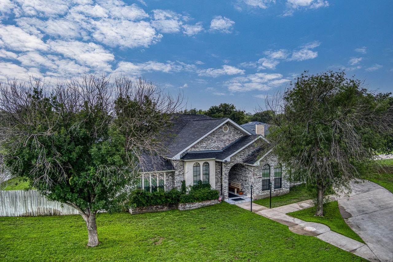 227 Foster Cir - Photo 3 of 28