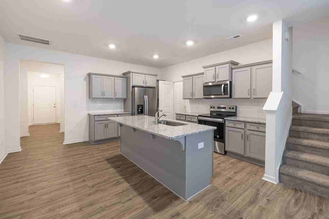 609 Elizabeth Ave - Photo 4 of 23