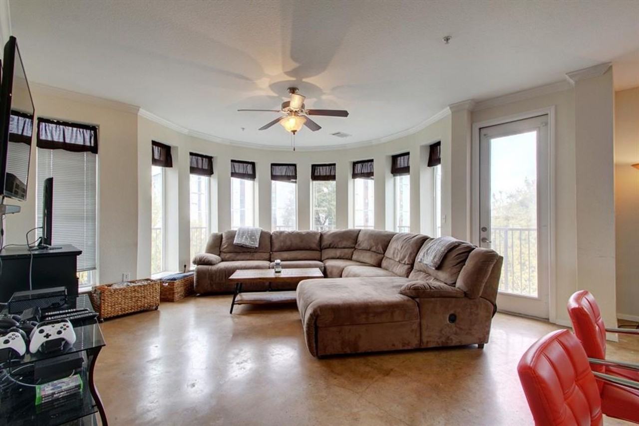 910 W 25th St - Photo 3 of 20