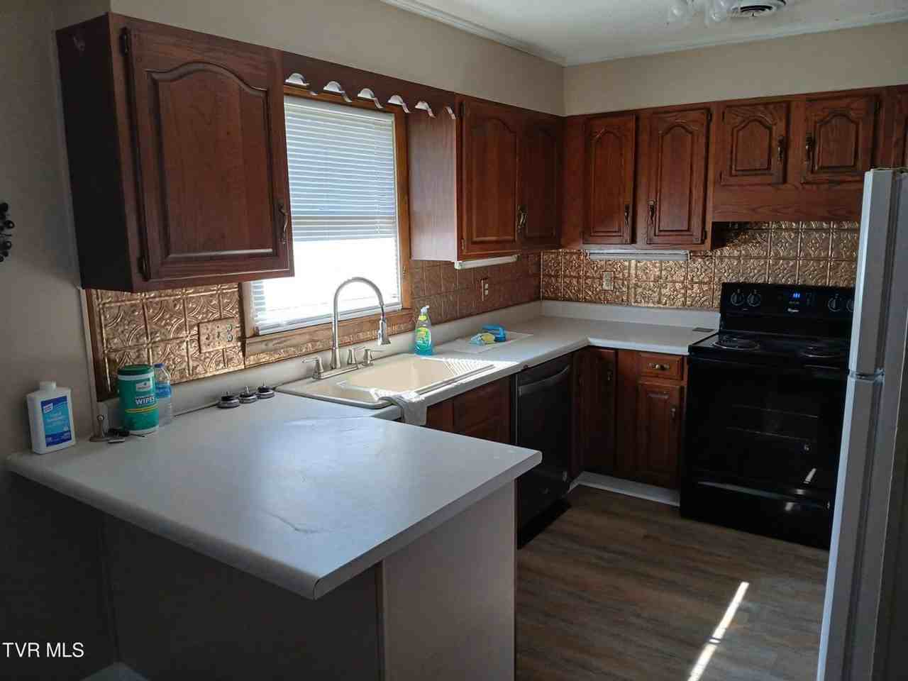 5129 Bluff City Highway - Photo 2 of 23