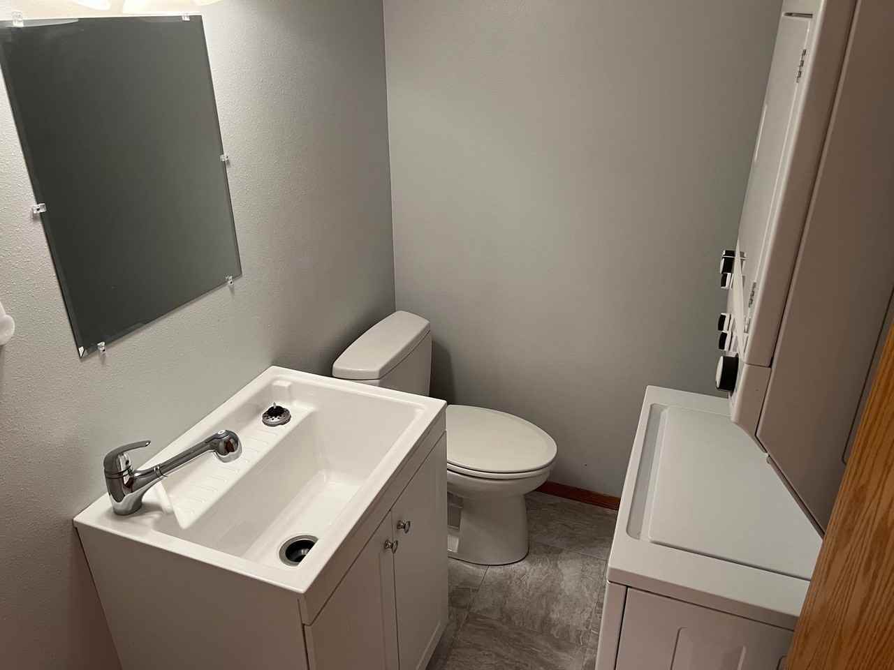 2209 E Sylvan Cir - Photo 2 of 11